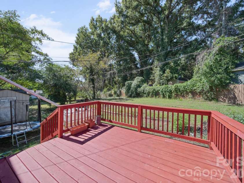 3323 Wiseman Drive, Charlotte, NC 28227.  MLS# CAR4428962, YatesRealty ID 54639. Huge Deck