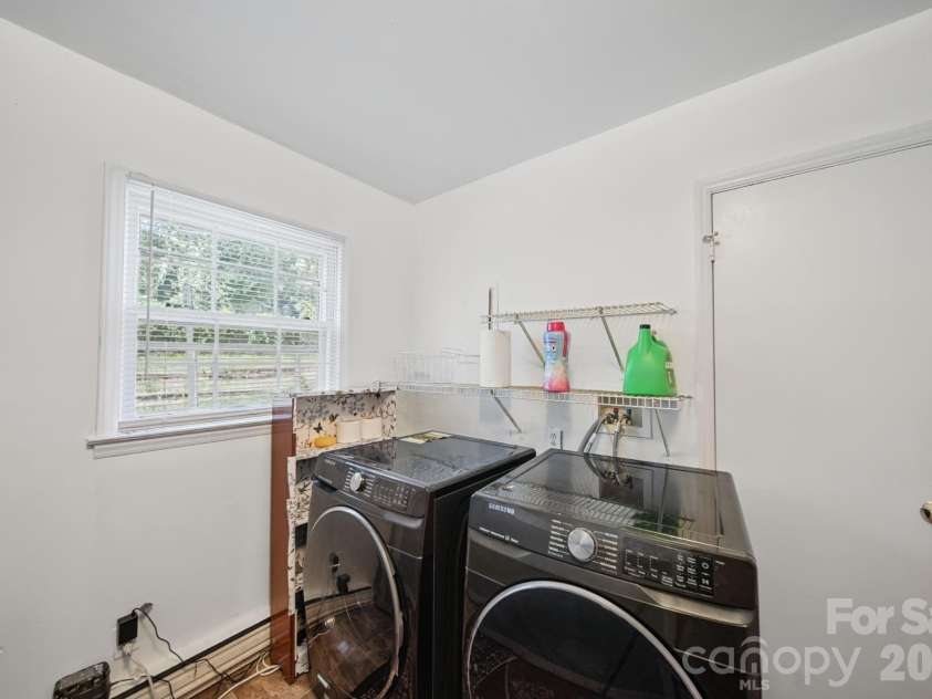 3323 Wiseman Drive, Charlotte, NC 28227.  MLS# CAR4428962, YatesRealty ID 54639. Laudry Room