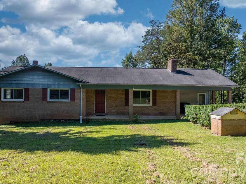 1771 Laura Lane, Lenoir, NC 28645.  MLS# CAR4429070, YatesRealty ID 54641. 