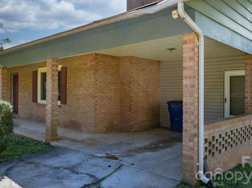 1771 Laura Lane, Lenoir, NC 28645.  MLS# CAR4429070, YatesRealty ID 54641. 