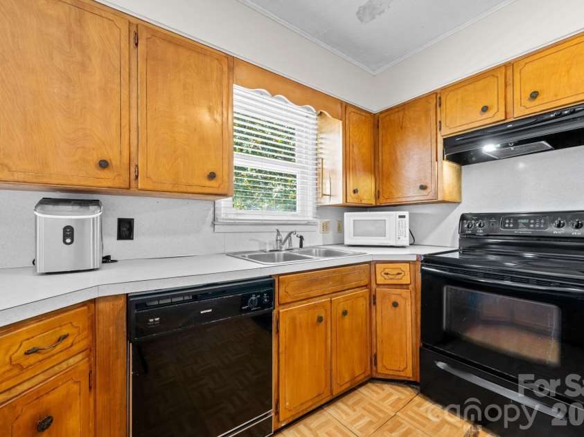 1771 Laura Lane, Lenoir, NC 28645.  MLS# CAR4429070, YatesRealty ID 54641. 