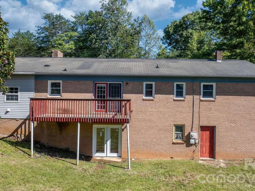 1771 Laura Lane, Lenoir, NC 28645.  MLS# CAR4429070, YatesRealty ID 54641. 