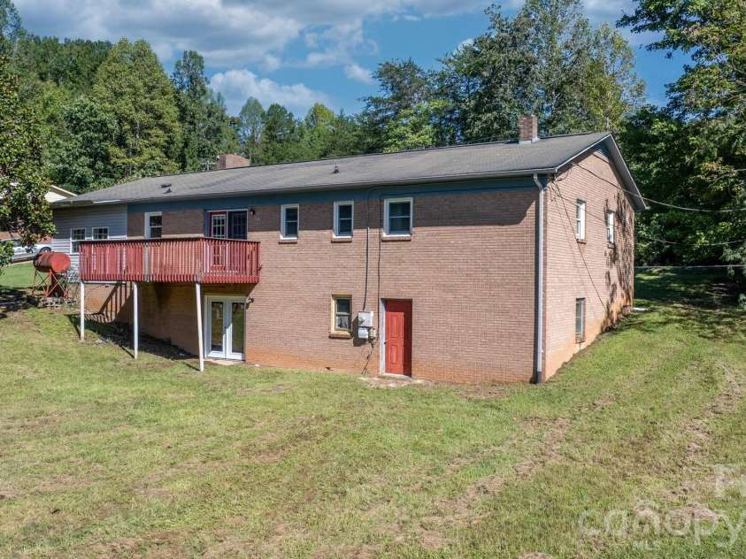 1771 Laura Lane, Lenoir, NC 28645.  MLS# CAR4429070, YatesRealty ID 54641. 