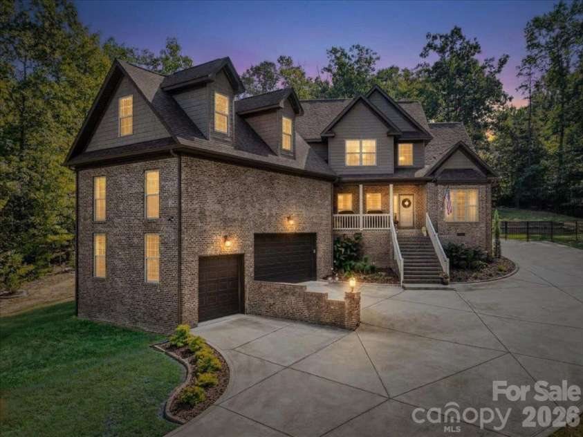330 Woodland Glen Road, Clover, SC 29710.  MLS# CAR4429203, YatesRealty ID 54642. 
