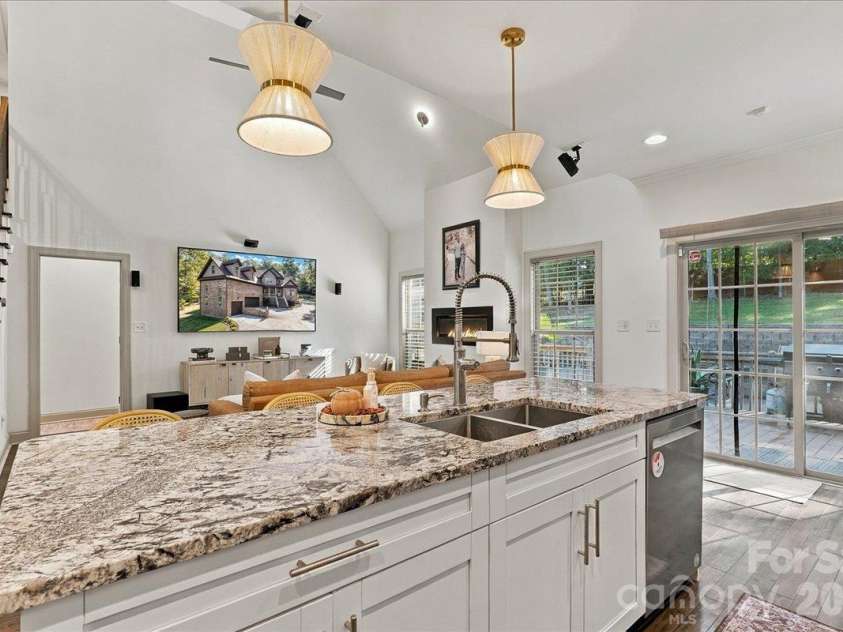330 Woodland Glen Road, Clover, SC 29710.  MLS# CAR4429203, YatesRealty ID 54642. 