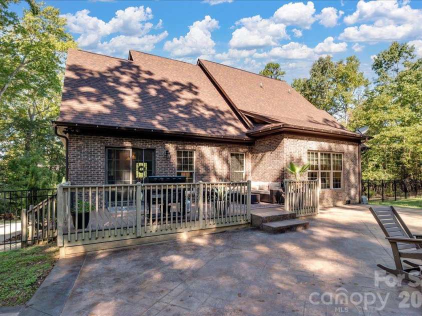 330 Woodland Glen Road, Clover, SC 29710.  MLS# CAR4429203, YatesRealty ID 54642. 