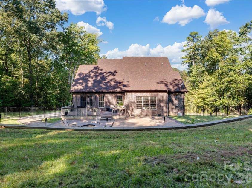 330 Woodland Glen Road, Clover, SC 29710.  MLS# CAR4429203, YatesRealty ID 54642. 