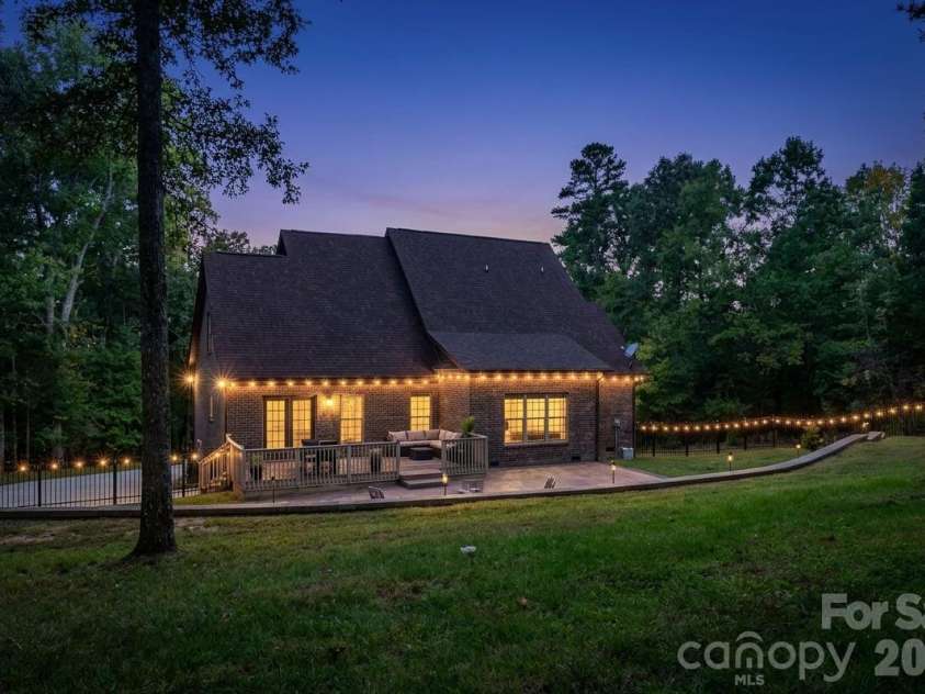 330 Woodland Glen Road, Clover, SC 29710.  MLS# CAR4429203, YatesRealty ID 54642. 