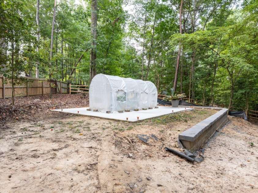 330 Woodland Glen Road, Clover, SC 29710.  MLS# CAR4429203, YatesRealty ID 54642. 