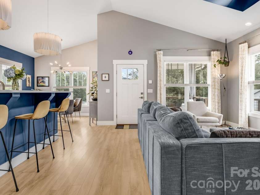 63 Wilmington Road, Asheville, NC 28803.  MLS# CAR4429153, YatesRealty ID 54643. 