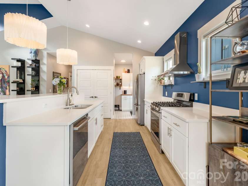 63 Wilmington Road, Asheville, NC 28803.  MLS# CAR4429153, YatesRealty ID 54643. 
