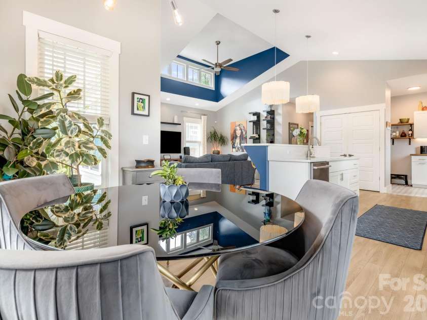 63 Wilmington Road, Asheville, NC 28803.  MLS# CAR4429153, YatesRealty ID 54643. 