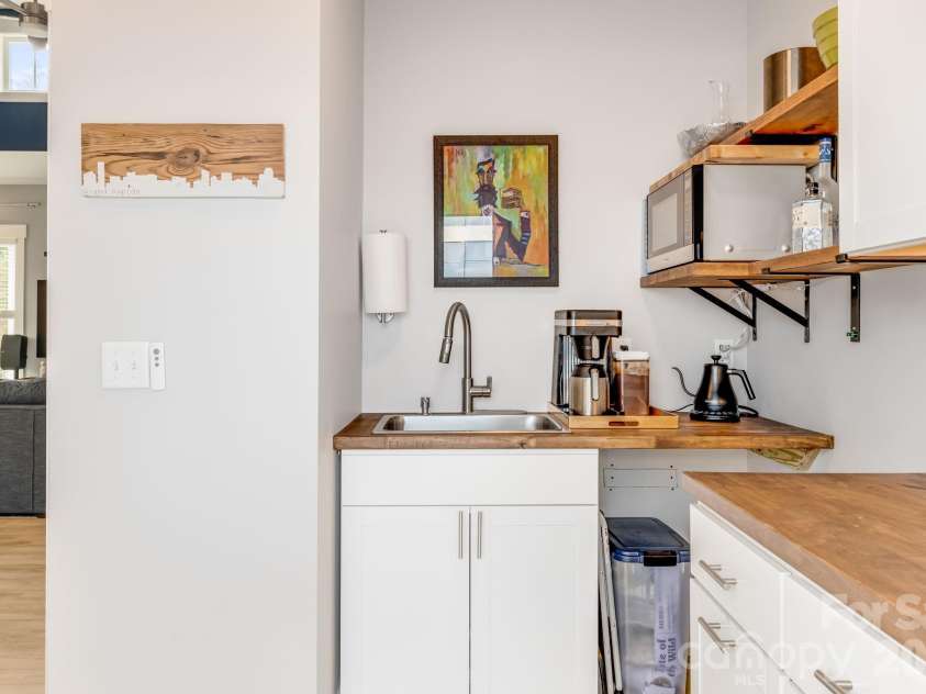 63 Wilmington Road, Asheville, NC 28803.  MLS# CAR4429153, YatesRealty ID 54643. 