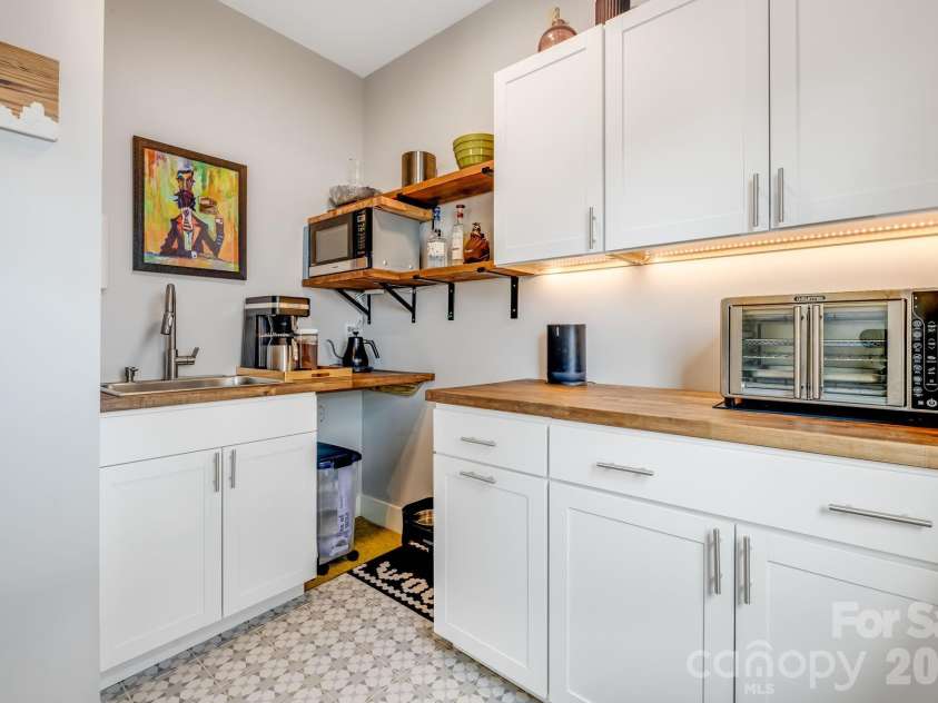63 Wilmington Road, Asheville, NC 28803.  MLS# CAR4429153, YatesRealty ID 54643. 