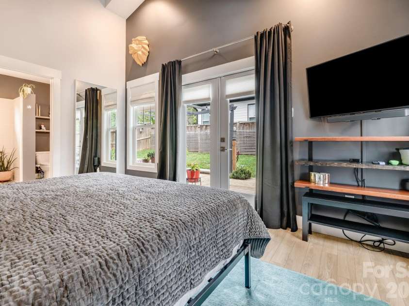 63 Wilmington Road, Asheville, NC 28803.  MLS# CAR4429153, YatesRealty ID 54643. 