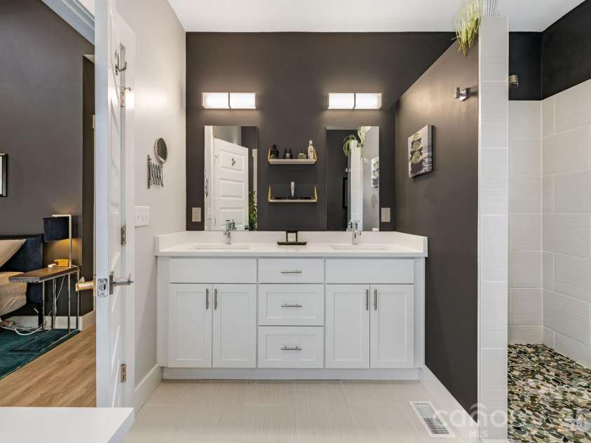 63 Wilmington Road, Asheville, NC 28803.  MLS# CAR4429153, YatesRealty ID 54643. 