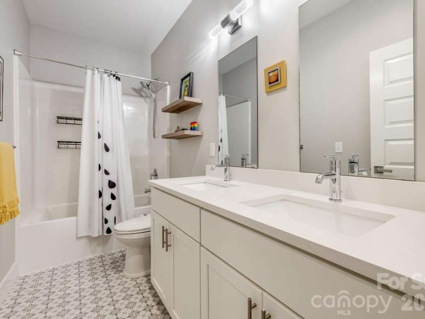 63 Wilmington Road, Asheville, NC 28803.  MLS# CAR4429153, YatesRealty ID 54643. 