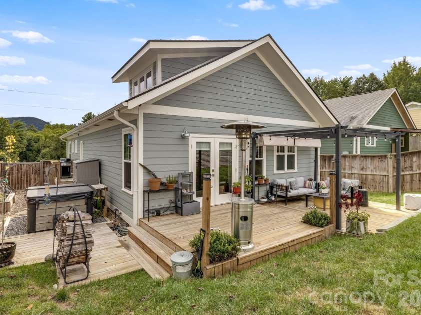 63 Wilmington Road, Asheville, NC 28803.  MLS# CAR4429153, YatesRealty ID 54643. 