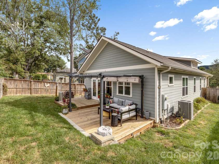63 Wilmington Road, Asheville, NC 28803.  MLS# CAR4429153, YatesRealty ID 54643. 