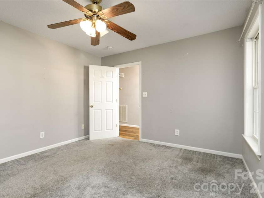 6391 Cathedral Drive, Hickory, NC 28601.  MLS# CAR4429217, YatesRealty ID 54645. 2nd bedroom main level