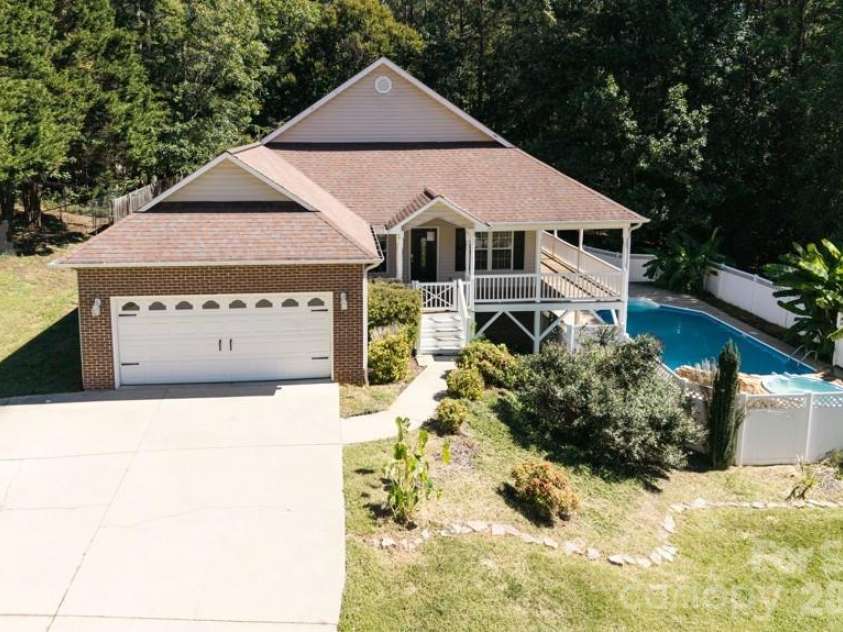 6391 Cathedral Drive, Hickory, NC 28601.  MLS# CAR4429217, YatesRealty ID 54645. 