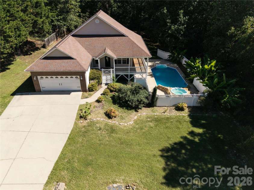 6391 Cathedral Drive, Hickory, NC 28601.  MLS# CAR4429217, YatesRealty ID 54645. 
