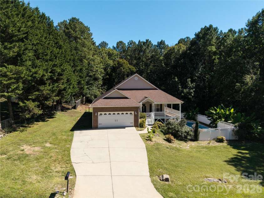 6391 Cathedral Drive, Hickory, NC 28601.  MLS# CAR4429217, YatesRealty ID 54645. 