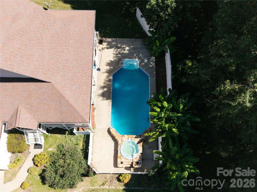 6391 Cathedral Drive, Hickory, NC 28601.  MLS# CAR4429217, YatesRealty ID 54645. 