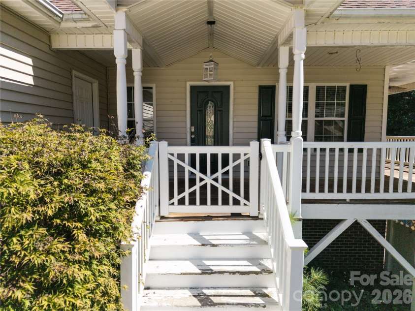6391 Cathedral Drive, Hickory, NC 28601.  MLS# CAR4429217, YatesRealty ID 54645. 