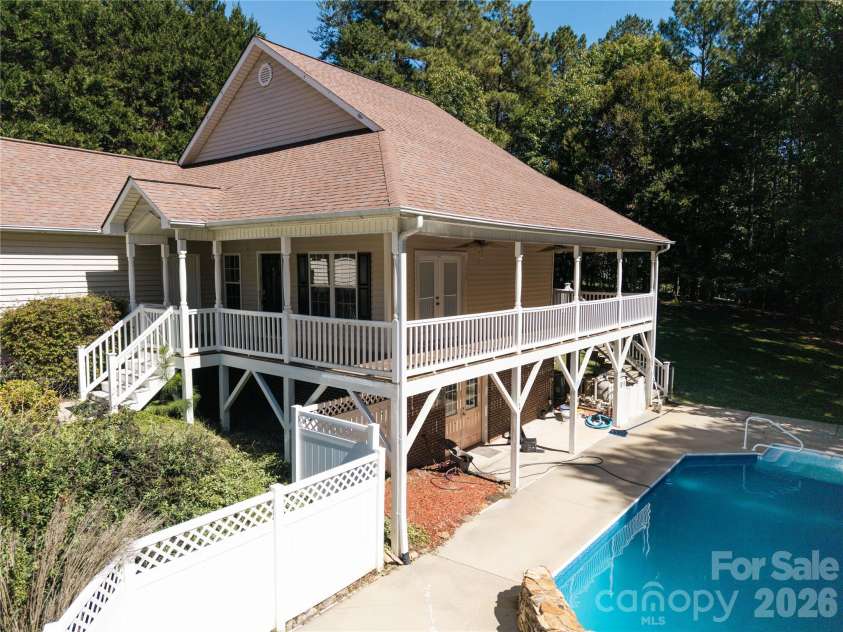 6391 Cathedral Drive, Hickory, NC 28601.  MLS# CAR4429217, YatesRealty ID 54645. 