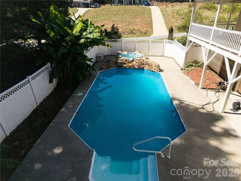 6391 Cathedral Drive, Hickory, NC 28601.  MLS# CAR4429217, YatesRealty ID 54645. 