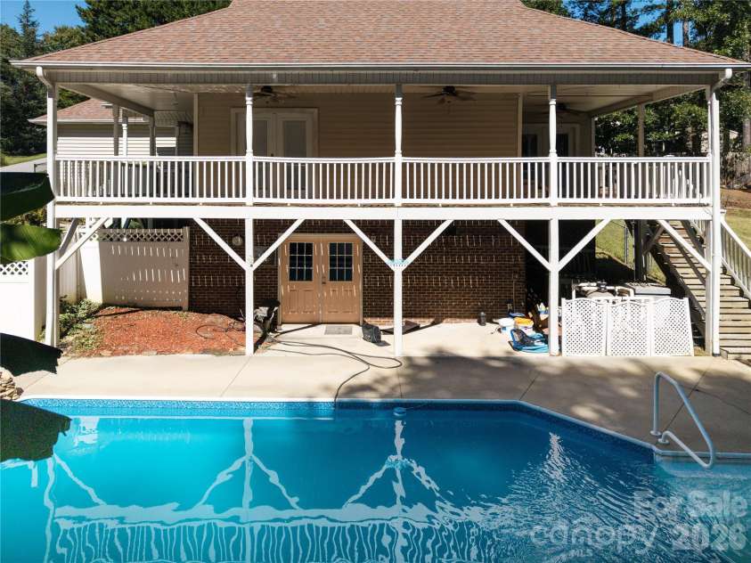 6391 Cathedral Drive, Hickory, NC 28601.  MLS# CAR4429217, YatesRealty ID 54645. 
