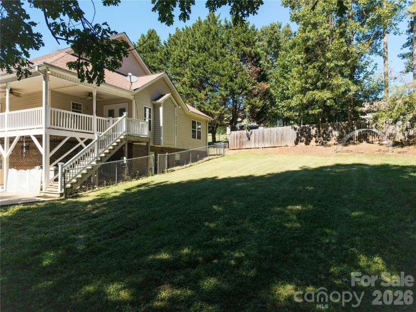 6391 Cathedral Drive, Hickory, NC 28601.  MLS# CAR4429217, YatesRealty ID 54645. 