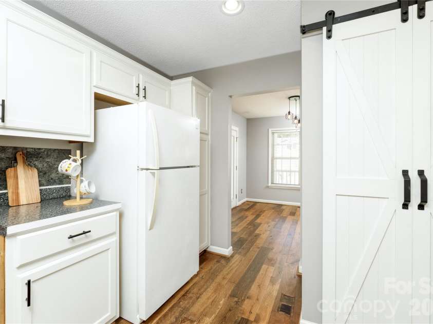 6391 Cathedral Drive, Hickory, NC 28601.  MLS# CAR4429217, YatesRealty ID 54645. Kitchen
