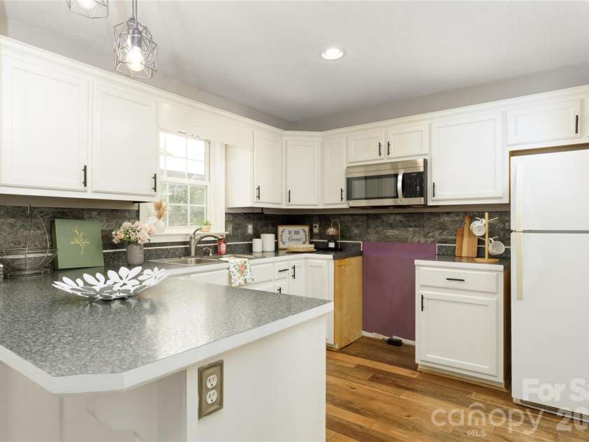 6391 Cathedral Drive, Hickory, NC 28601.  MLS# CAR4429217, YatesRealty ID 54645. Kitchen