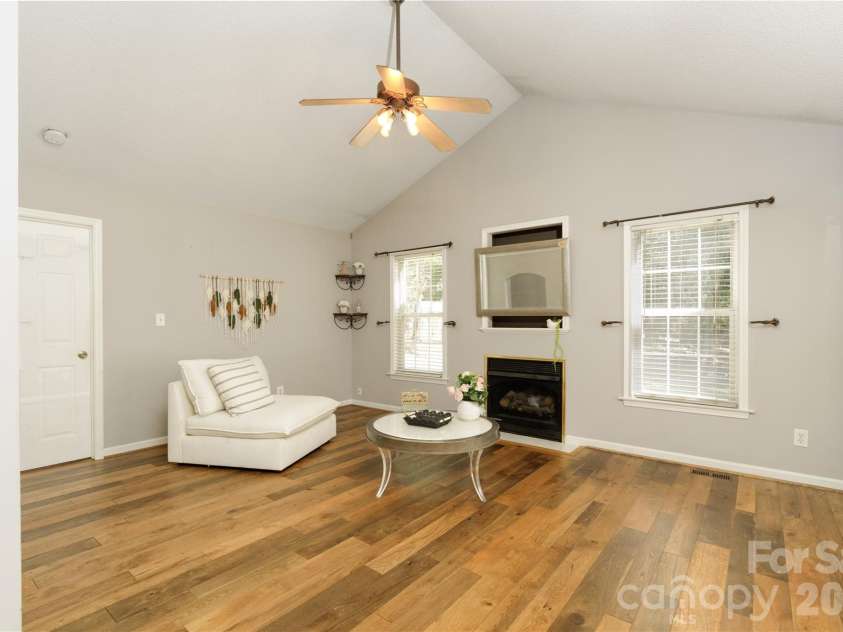 6391 Cathedral Drive, Hickory, NC 28601.  MLS# CAR4429217, YatesRealty ID 54645. Living Room