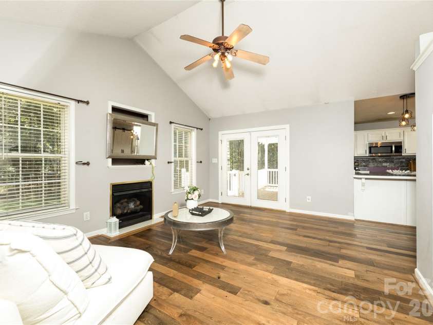 6391 Cathedral Drive, Hickory, NC 28601.  MLS# CAR4429217, YatesRealty ID 54645. Living Room