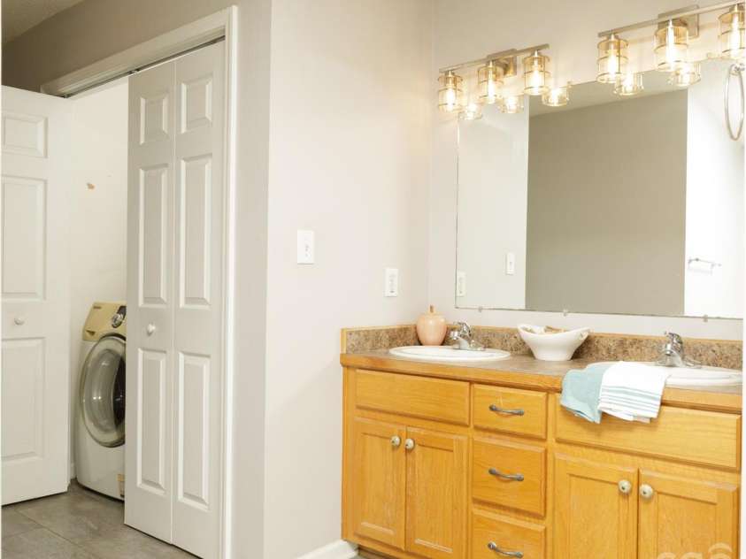 6391 Cathedral Drive, Hickory, NC 28601.  MLS# CAR4429217, YatesRealty ID 54645. Primary Bathroom