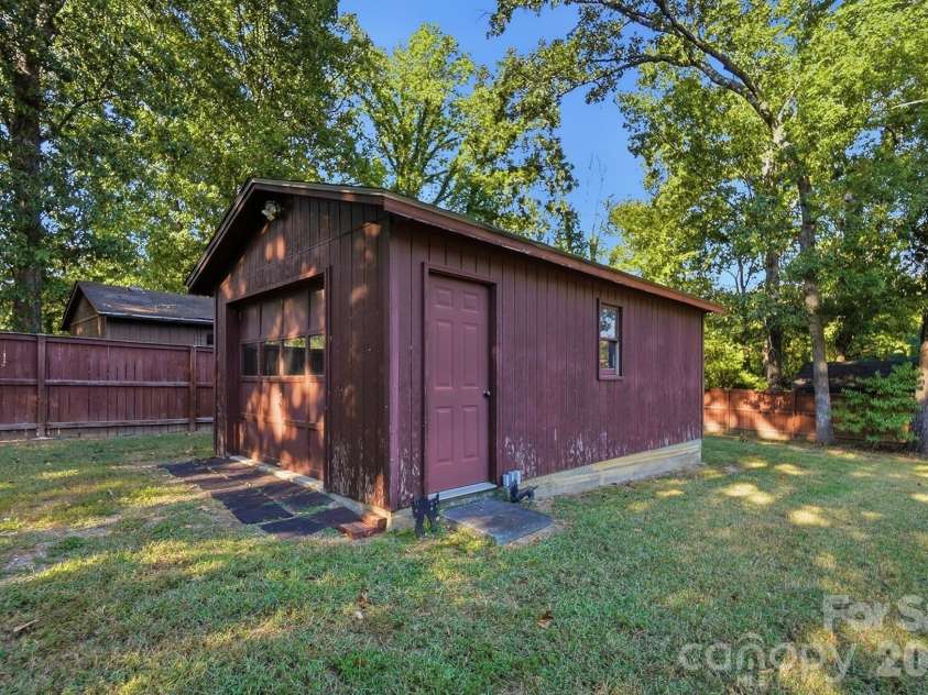 140 Piedmont Drive, Kannapolis, NC 28081.  MLS# CAR4428952, YatesRealty ID 54646. 1-Car Detached Garage