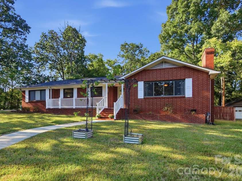 140 Piedmont Drive, Kannapolis, NC 28081.  MLS# CAR4428952, YatesRealty ID 54646. Corner Lot