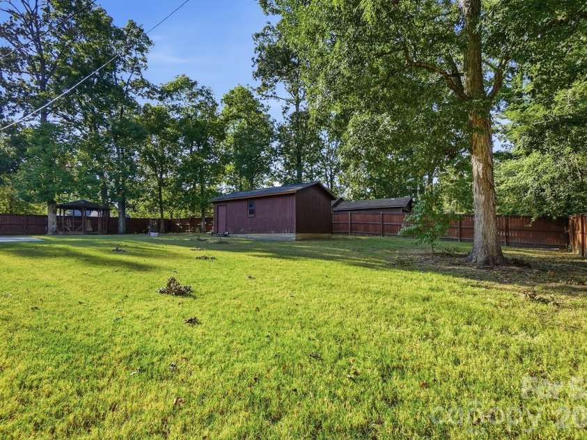 140 Piedmont Drive, Kannapolis, NC 28081.  MLS# CAR4428952, YatesRealty ID 54646. Fully-Fenced Back Yard