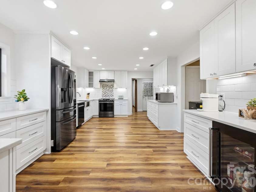 140 Piedmont Drive, Kannapolis, NC 28081.  MLS# CAR4428952, YatesRealty ID 54646. Kitchen