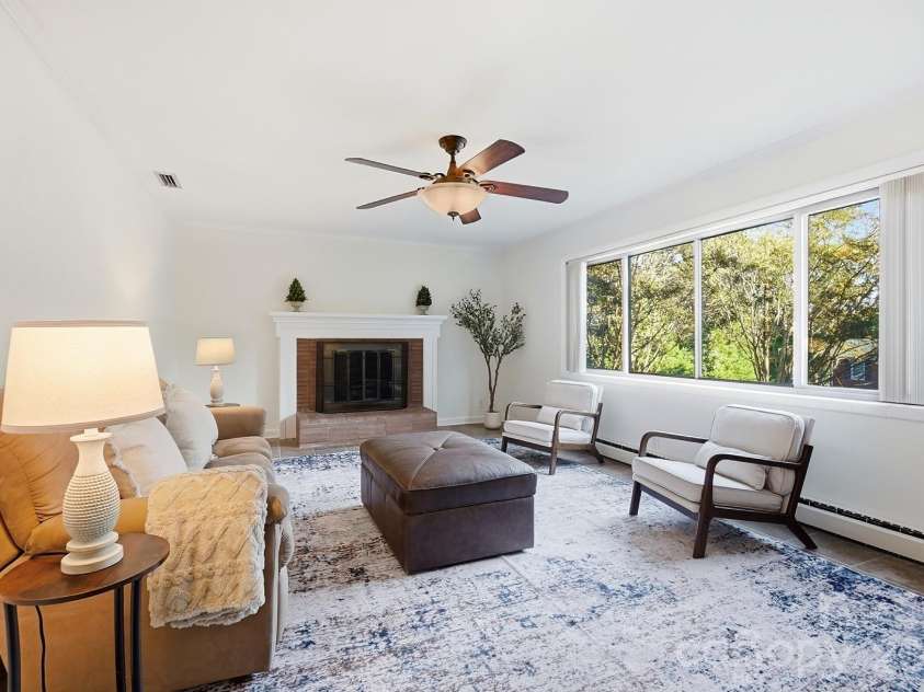 140 Piedmont Drive, Kannapolis, NC 28081.  MLS# CAR4428952, YatesRealty ID 54646. Living Room