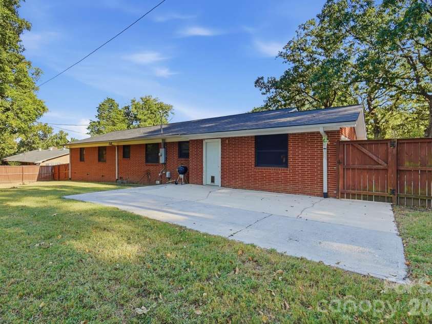 140 Piedmont Drive, Kannapolis, NC 28081.  MLS# CAR4428952, YatesRealty ID 54646. Patio