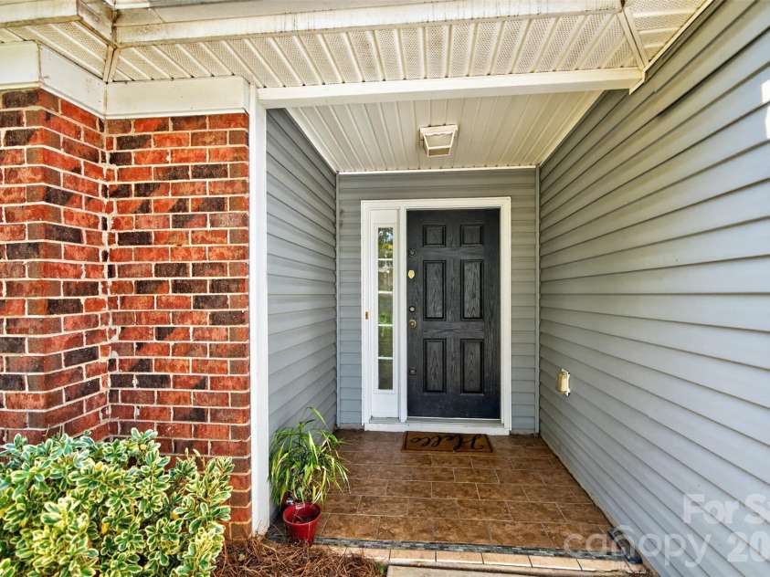 5327 Fernhill Drive, Charlotte, NC 28217.  MLS# CAR4429479, YatesRealty ID 54647. 