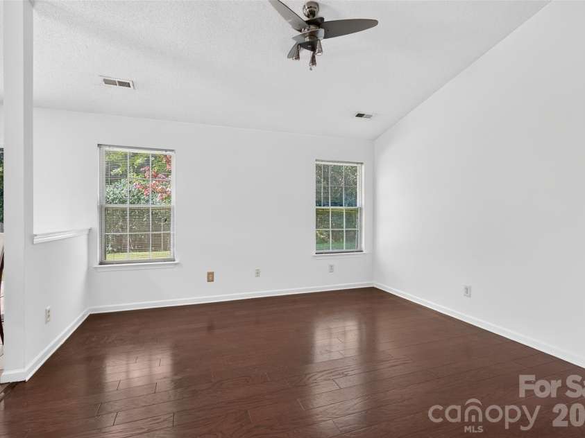 5327 Fernhill Drive, Charlotte, NC 28217.  MLS# CAR4429479, YatesRealty ID 54647. 