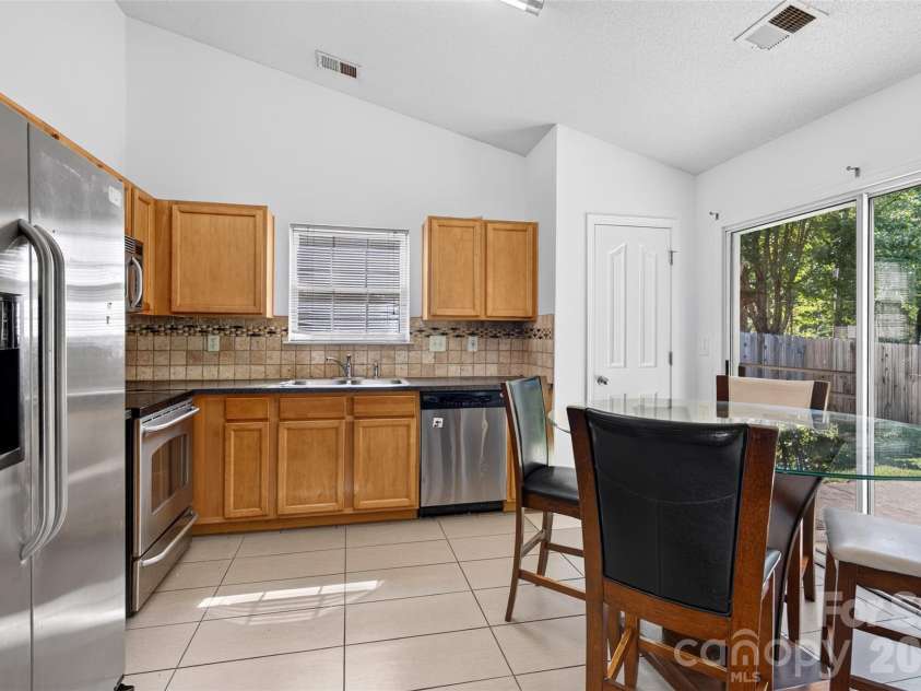 5327 Fernhill Drive, Charlotte, NC 28217.  MLS# CAR4429479, YatesRealty ID 54647. 
