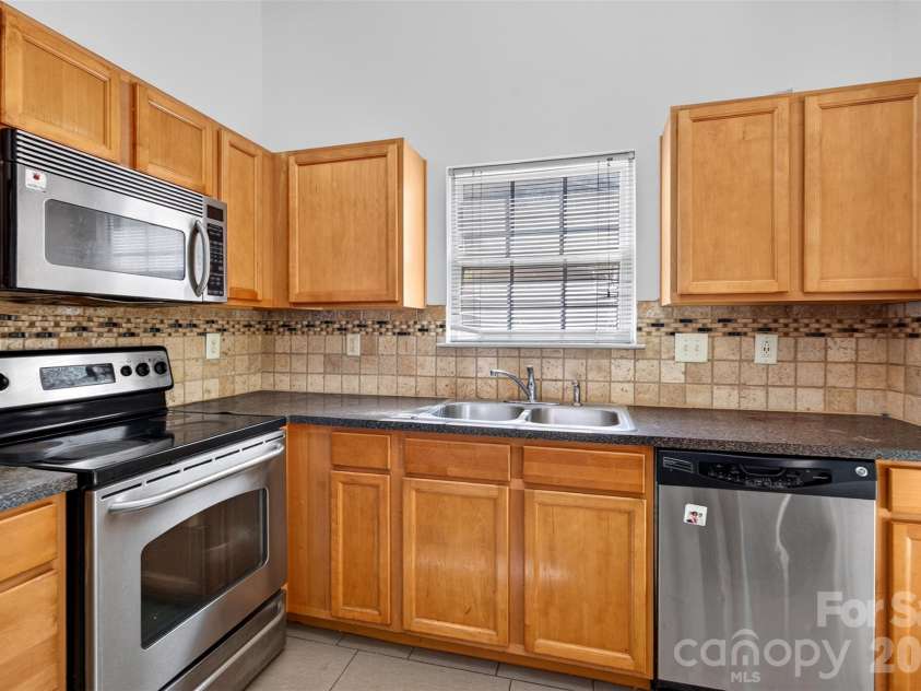 5327 Fernhill Drive, Charlotte, NC 28217.  MLS# CAR4429479, YatesRealty ID 54647. 