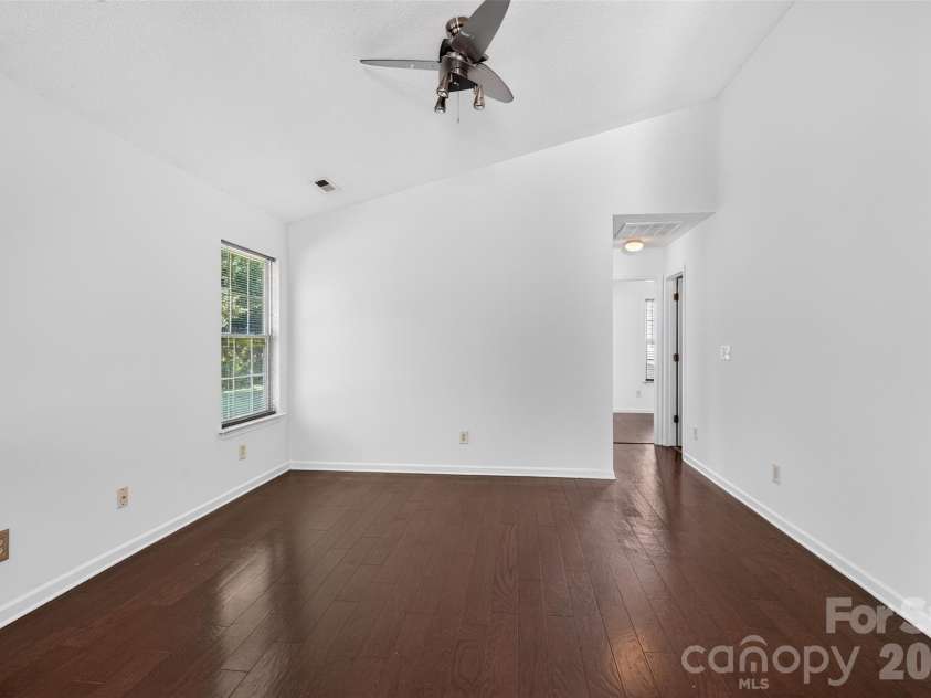 5327 Fernhill Drive, Charlotte, NC 28217.  MLS# CAR4429479, YatesRealty ID 54647. 