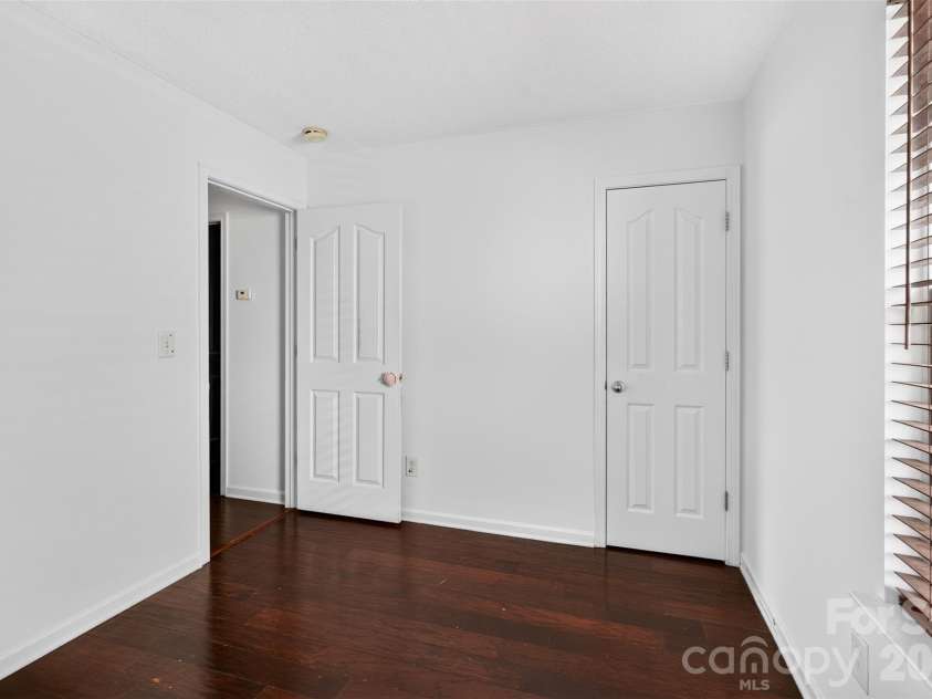 5327 Fernhill Drive, Charlotte, NC 28217.  MLS# CAR4429479, YatesRealty ID 54647. 